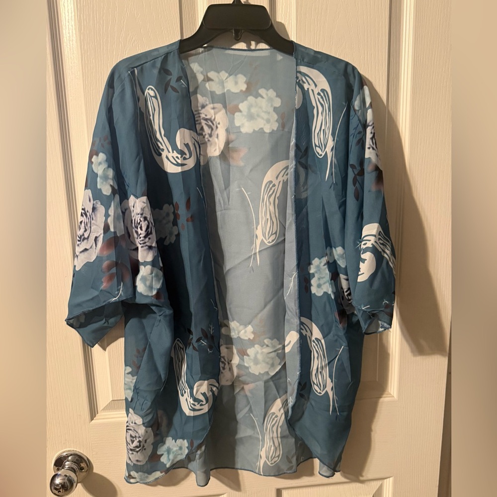 Elegant Blue Floral Kimono size L